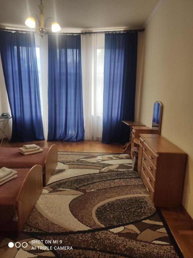 Apartments Domovik ,Kirilla i Mefodiya, 5 Mukatjeve Exteriör bild