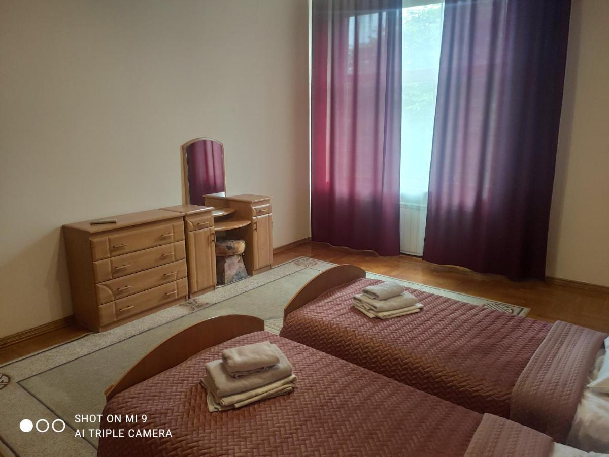 Apartments Domovik ,Kirilla i Mefodiya, 5 Mukatjeve Exteriör bild
