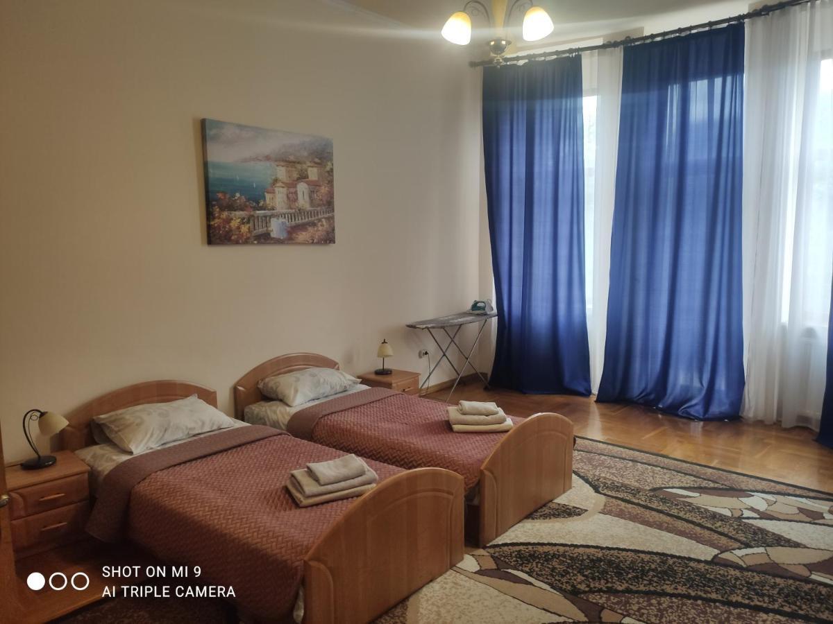 Apartments Domovik ,Kirilla i Mefodiya, 5 Mukatjeve Exteriör bild
