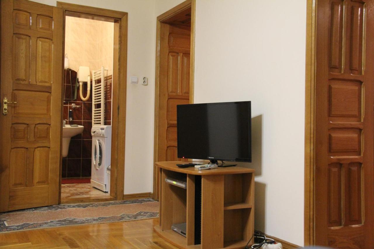 Apartments Domovik ,Kirilla i Mefodiya, 5 Mukatjeve Exteriör bild