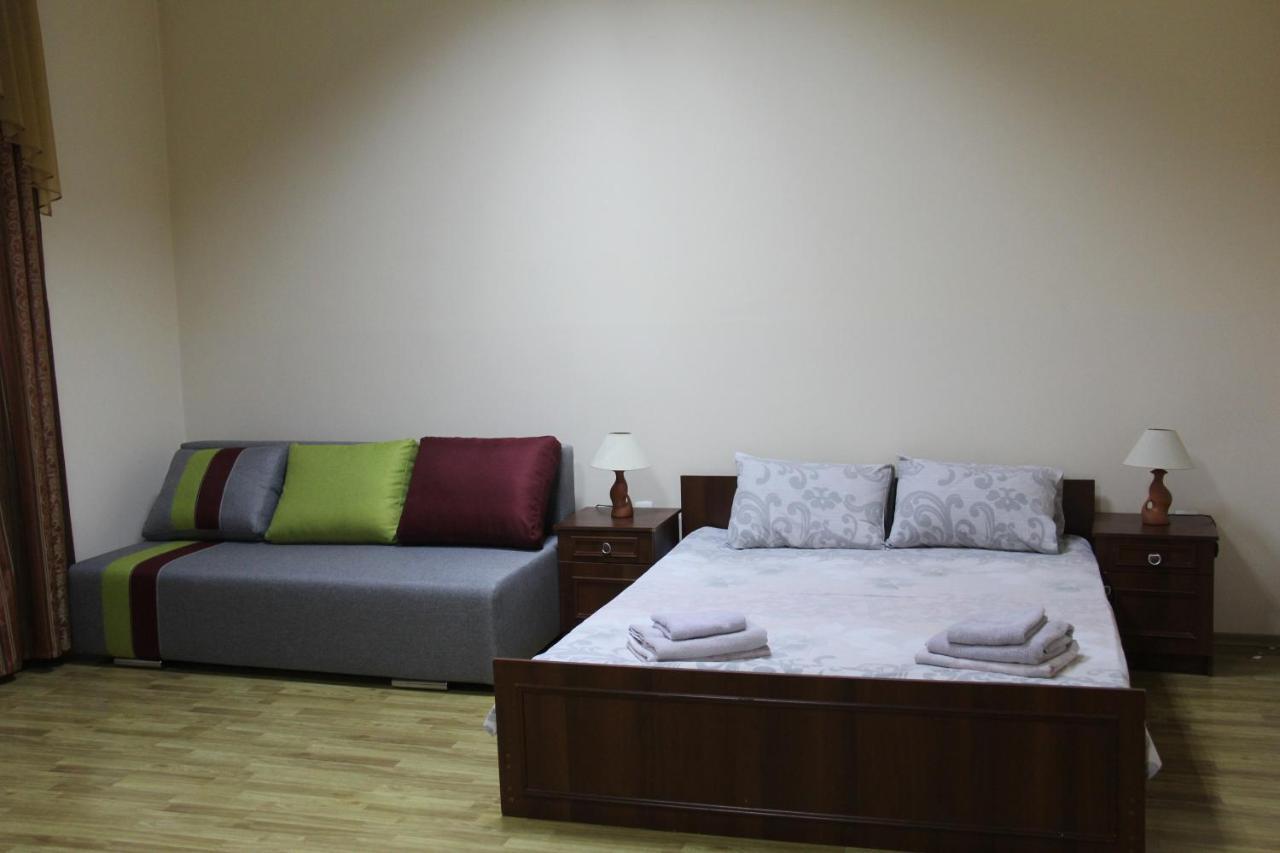 Apartments Domovik ,Kirilla i Mefodiya, 5 Mukatjeve Exteriör bild